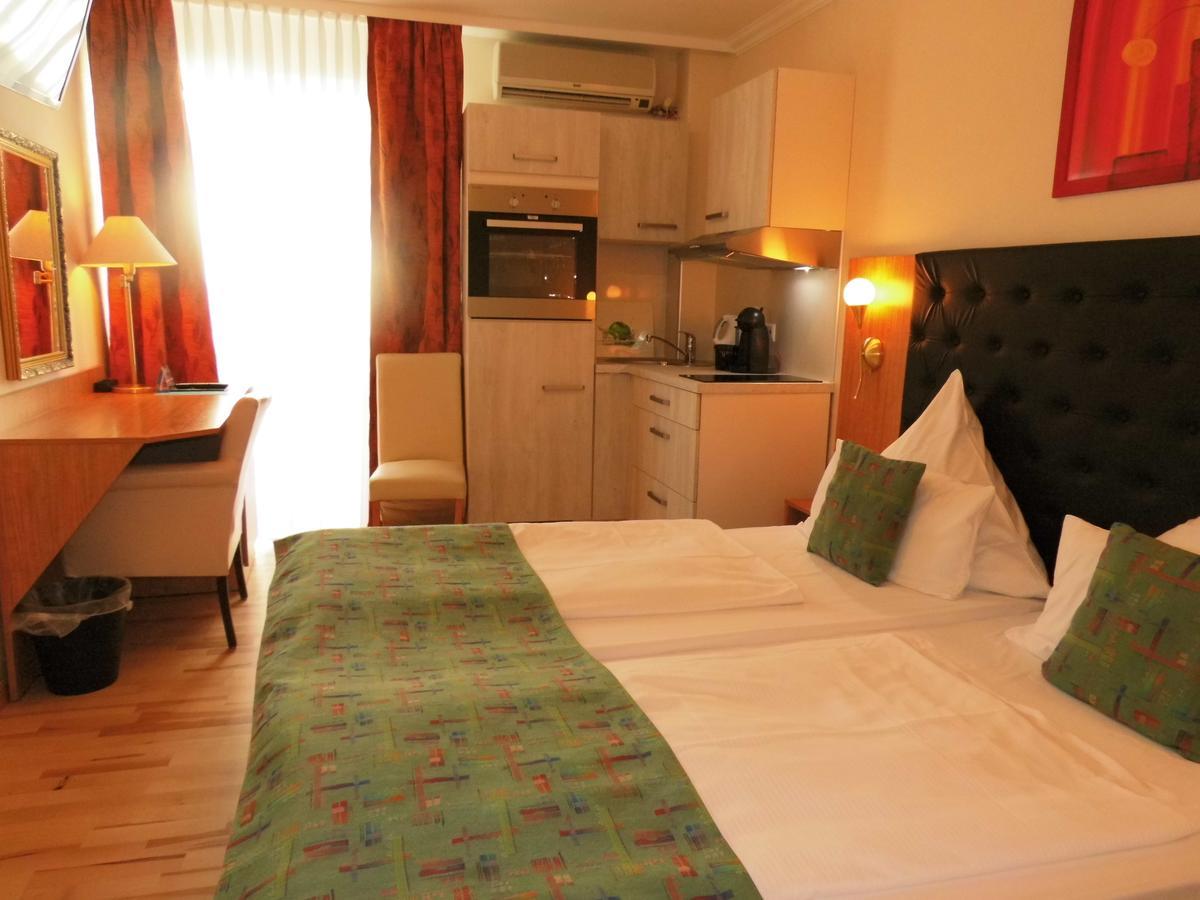 Aviv Aparthotel 3*